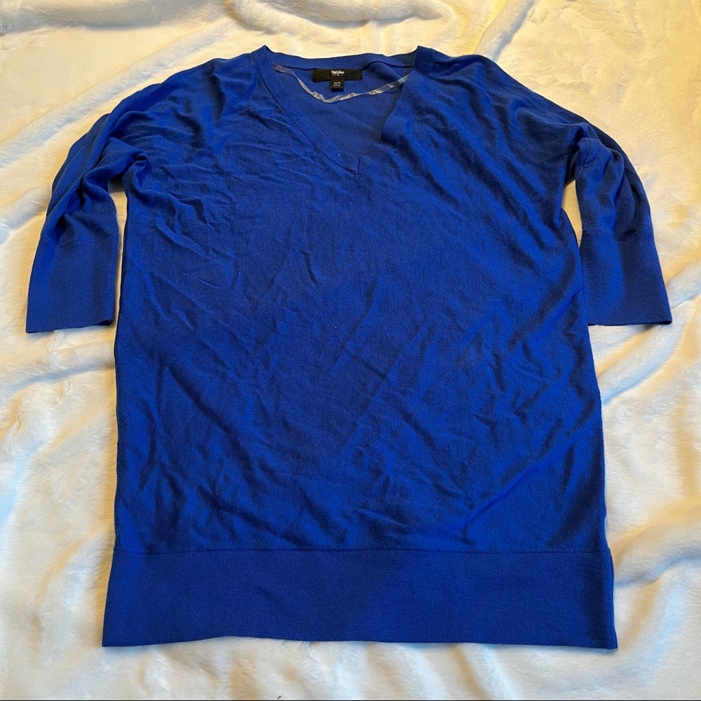Blue v-neck sweater with 3/4 length sleeves
